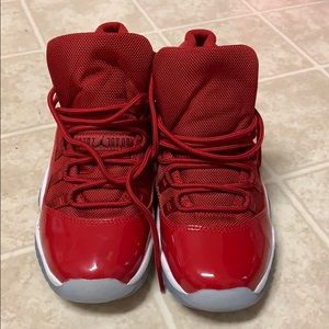 Jordan 11 size 5, no sole provided.